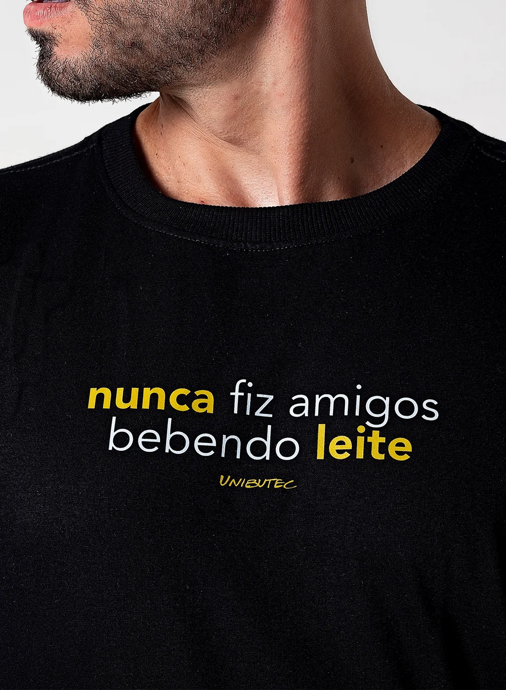 Camiseta Frase Nunca Fiz Amigos Bebendo Leite Unibutec