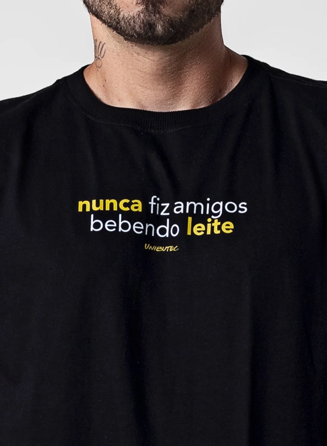Camiseta Frase Nunca Fiz Amigos Bebendo Leite Unibutec